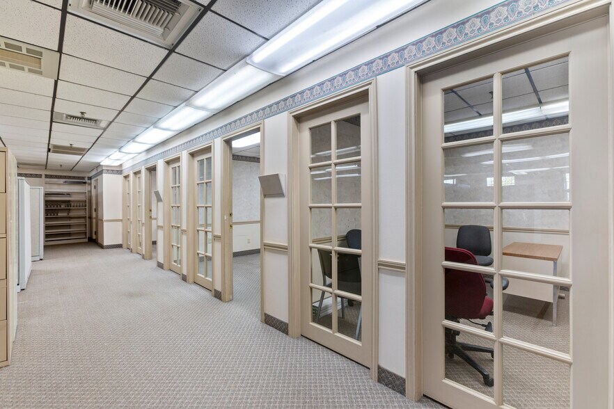 More Photos Of 531 N 8th St, Medford Distribution For Sale