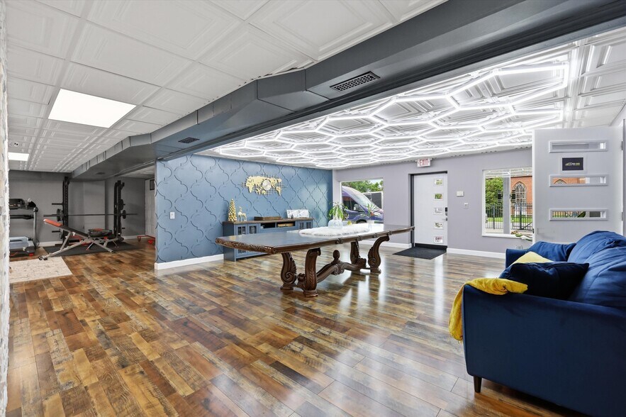 More Photos Of 7511 Leavenworth Rd, Kansas City Auto Repair For Sale