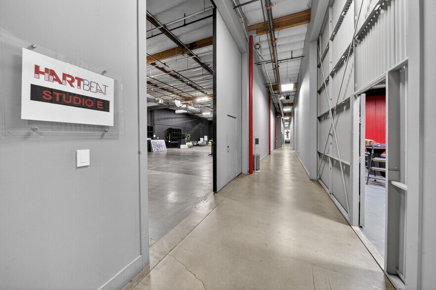 More Photos Of 20938 Osborne St, Canoga Park Warehouse For Sale