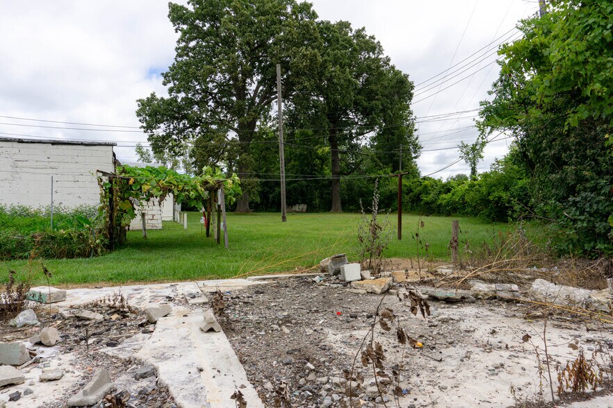 More Photos Of 27527 Telegraph Rd, Flat Rock Hotel For Sale