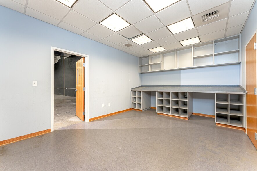 More Photos Of 131 Leeder Hill Dr, Hamden Warehouse For Sale