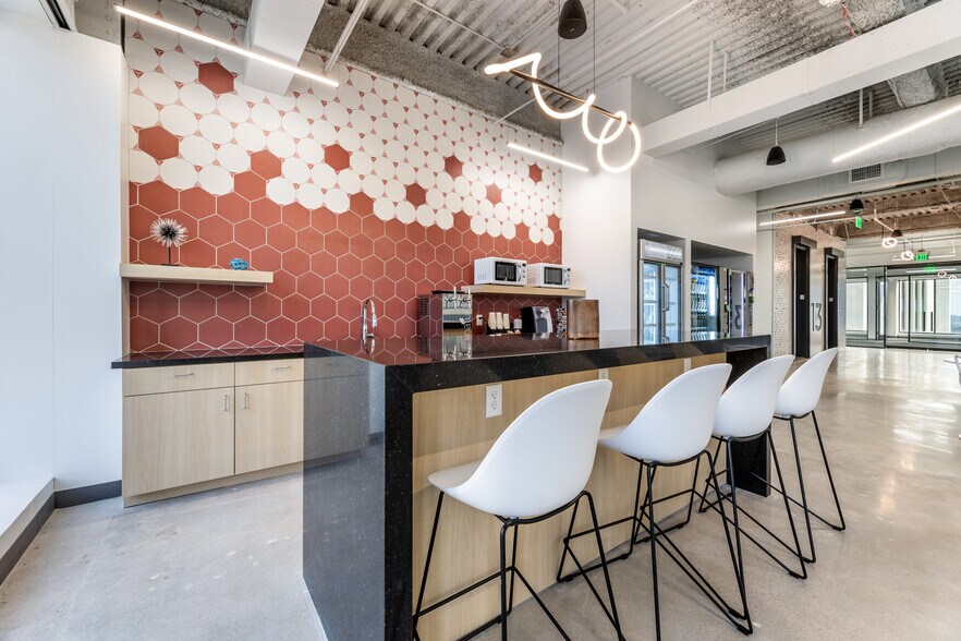 More Photos Of 2000 West Loop S, Houston Office For Lease