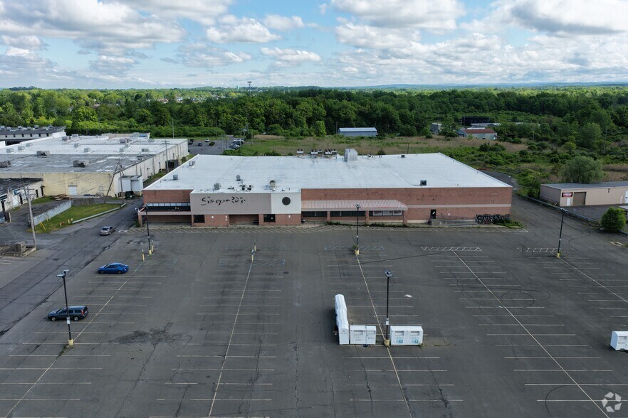 More Photos Of 70 Healy Blvd, Hudson Supermarket For Sale