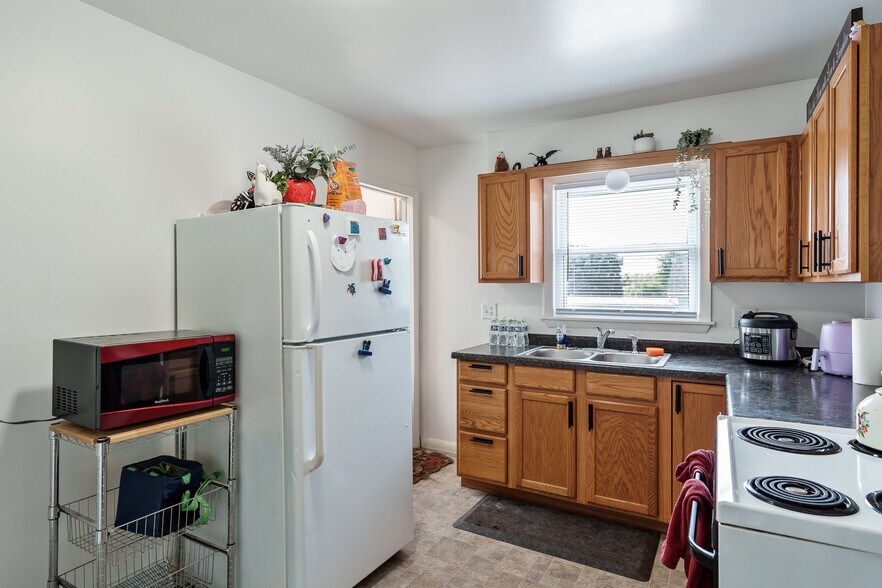 More Photos Of 1321 W Court St, Janesville Apartments For Sale