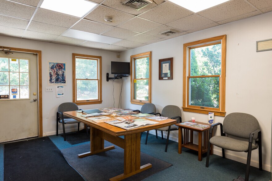 More Photos Of 7 Colonel Dr, Bourne Auto Repair For Sale