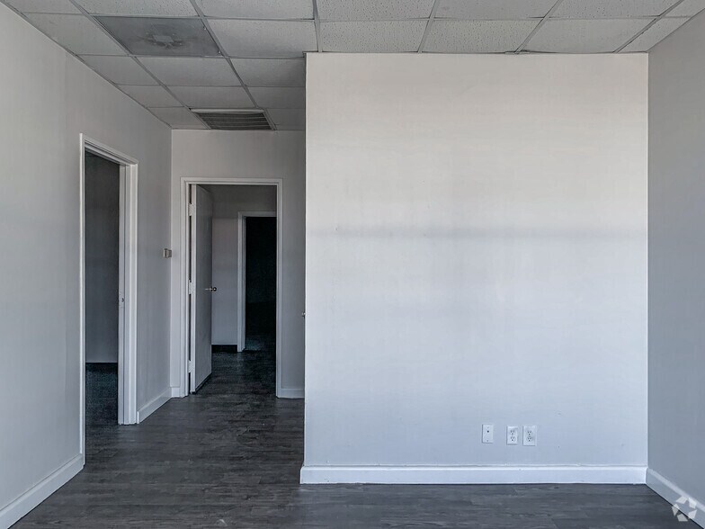 More Photos Of 1108-1110 Summit Ave, Plano Flex For Sale