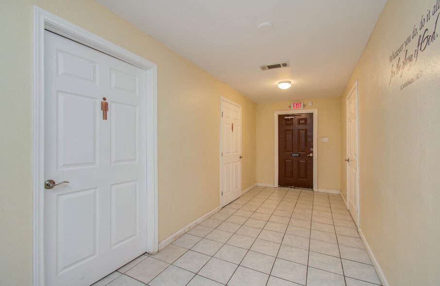 More Photos Of 11411 Homestead Rd, Houston Religious Facility For Sale