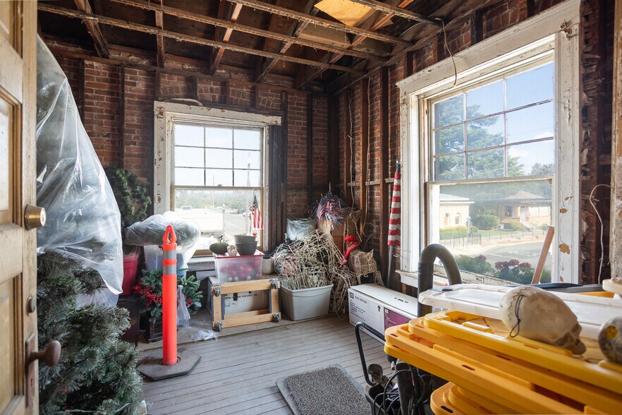 More Photos Of 479 B St, Biggs Storefront Retail Office For Sale