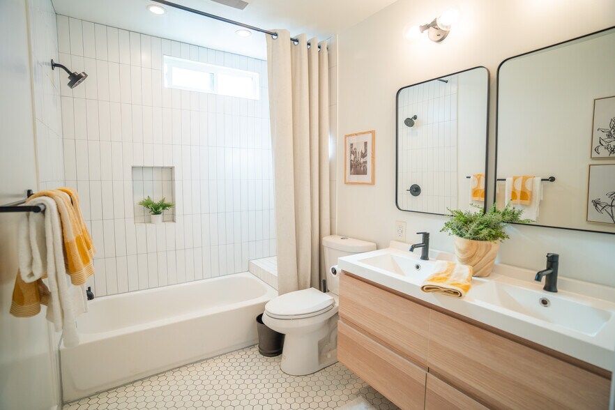 More Photos Of 11835 Gale Ave, Hawthorne Multifamily For Sale