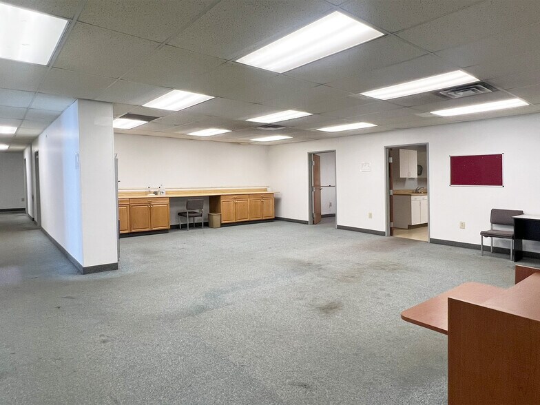 More Photos Of 7171 W Ridge Rd, Fairview Warehouse For Lease