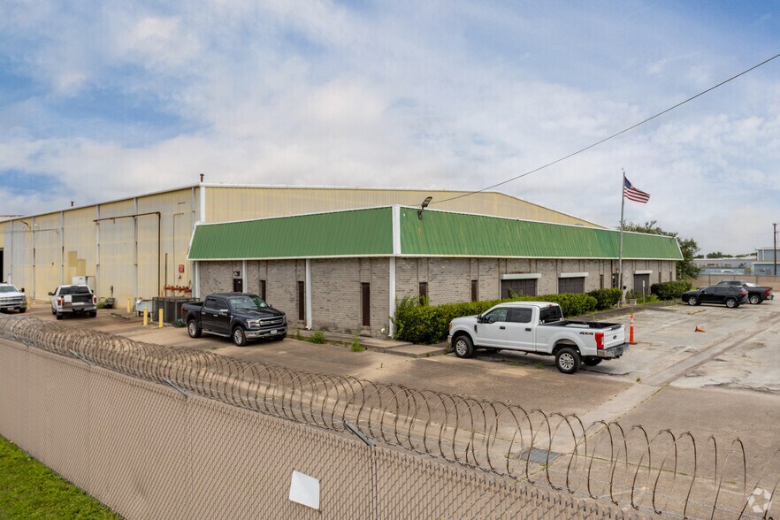 More Photos Of 8550 Hansen Rd, Houston Warehouse For Lease