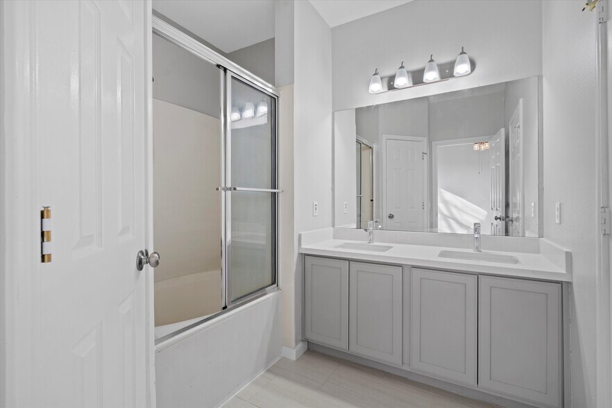 More Photos Of 113 Holmstrom St, Hutto Specialty For Sale