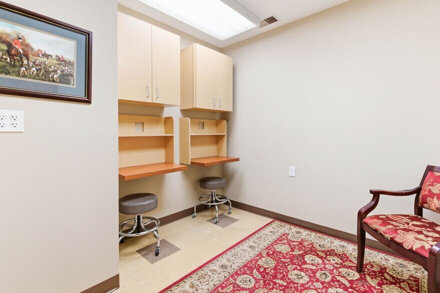 More Photos Of 3208 College Dr, Louisville Office For Sale