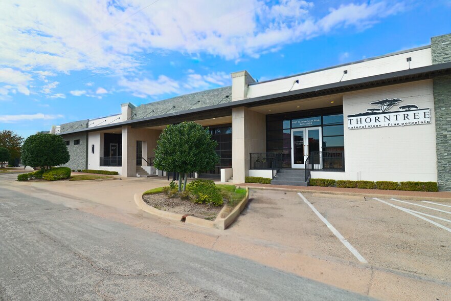 More Photos Of 183 Cole St, Dallas Showroom For Lease