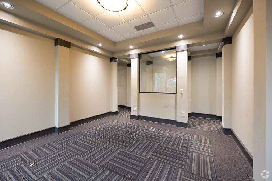 More Photos Of 303 Research Dr, Peachtree Corners Research And Development For Lease