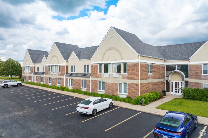 More Photos Of 900 W Lake Cook Rd, Buffalo Grove Hotel For Sale