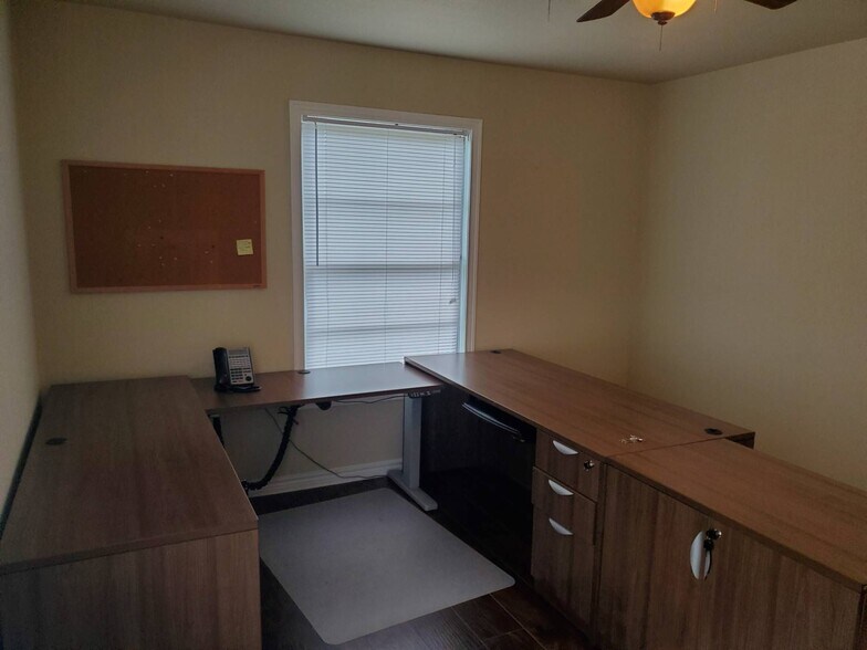 More Photos Of 5605 George Bush Dr, Katy Medical For Lease