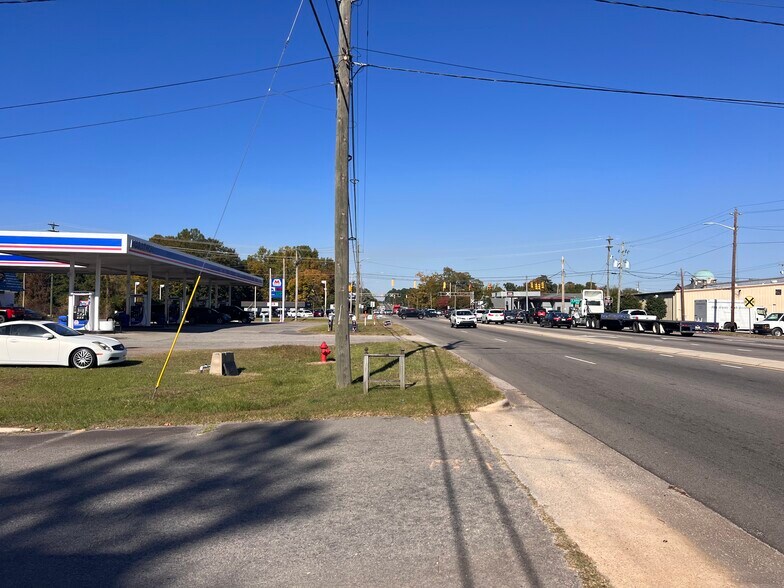 More Photos Of 304 S Sandhills Blvd, Aberdeen Freestanding For Lease