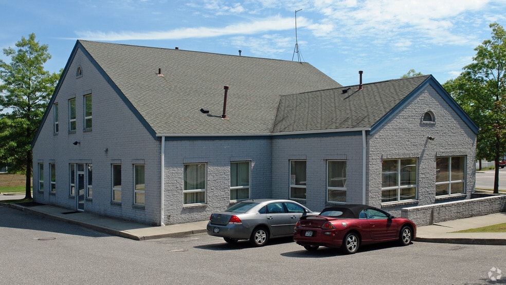 More Photos Of 627 Horseblock Rd, Farmingville Loft Creative Space For Sale