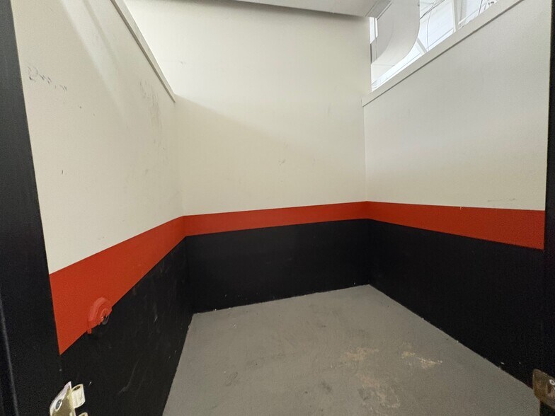 More Photos Of 21-29 Union Ave, Somerville Unknown For Lease