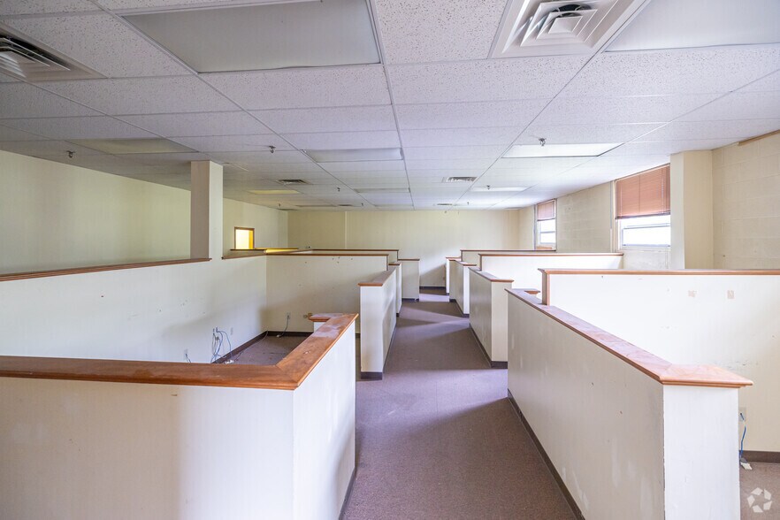 More Photos Of 1 Main St, Shirley Light Distribution For Lease