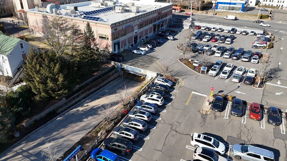 More Photos Of 1410-1420 Northern Blvd, Manhasset Freestanding For Lease