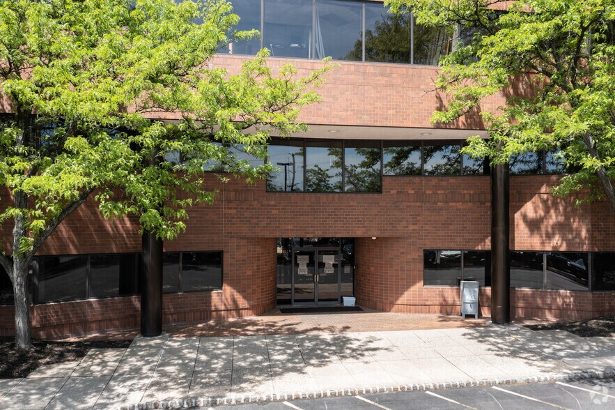 More Photos Of 2025 Lincoln Hwy, Edison Office For Lease