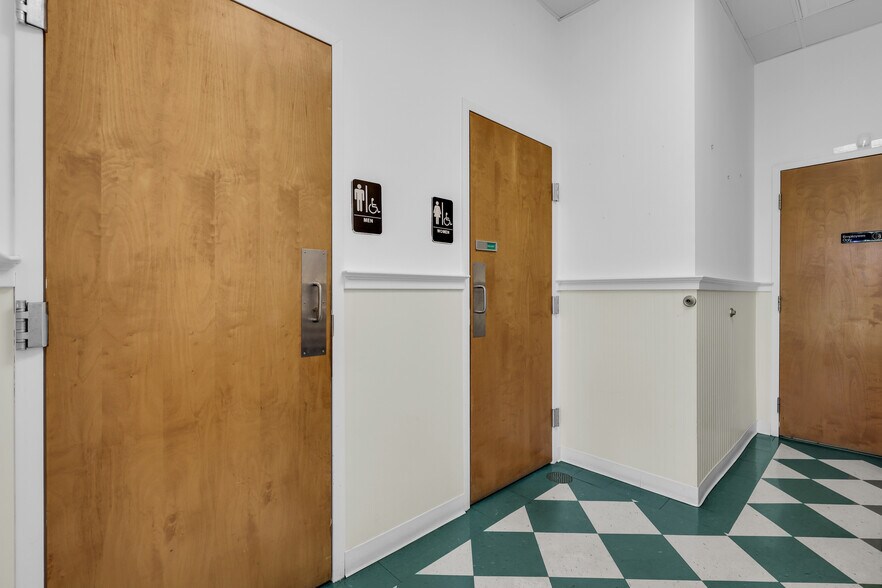 More Photos Of 114 Horizon Park Dr, Savannah Restaurant For Sale