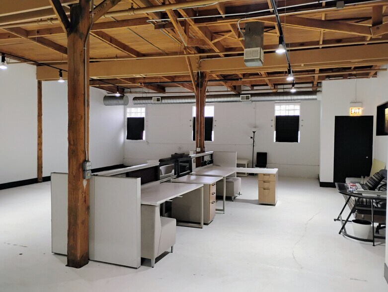 More Photos Of 333 N Oakley Blvd, Chicago Light Distribution For Lease