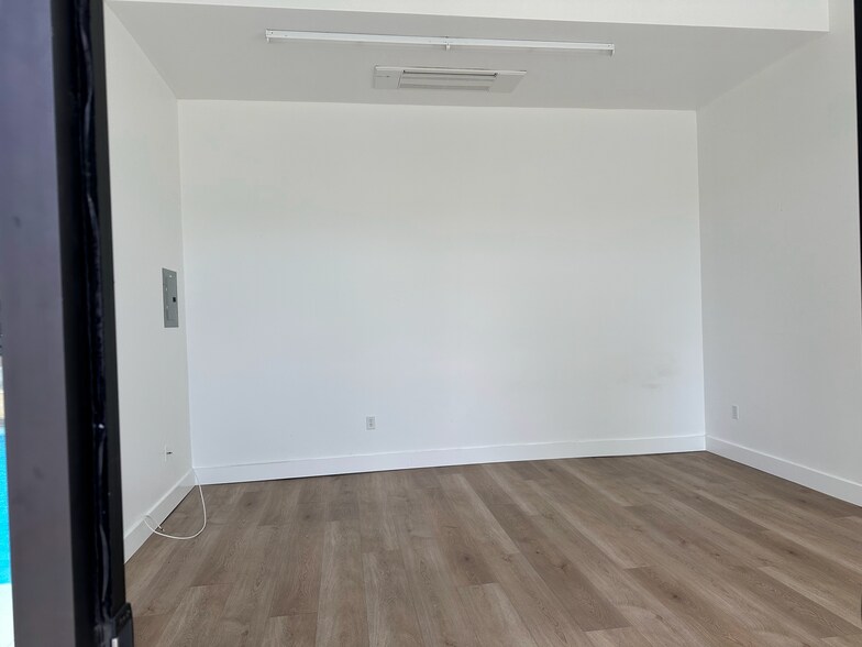 More Photos Of 607 W Dana St, Mountain View Office For Lease