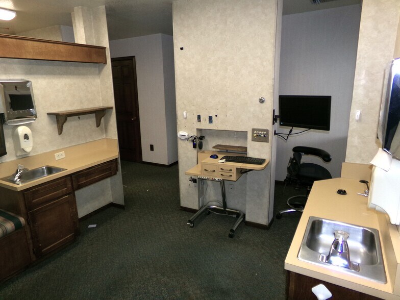 More Photos Of 602 E Caroline St, Carson City Medical For Sale