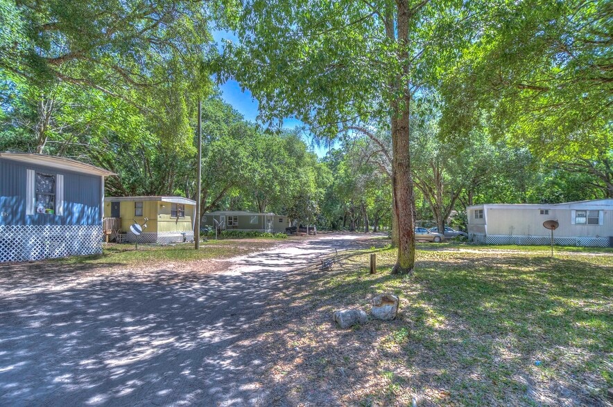 More Photos Of 20303 Old Somerset Acres Ln, Spring Hill Manufactured Housing Mobile Home Park For Sale