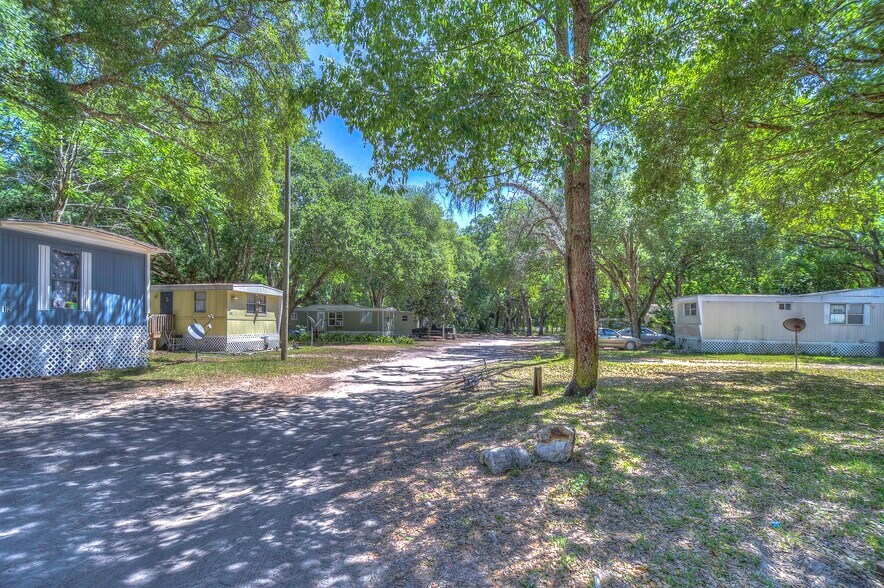 More Photos Of 20303 Old Somerset Acres Ln, Spring Hill Manufactured Housing Mobile Home Park For Sale