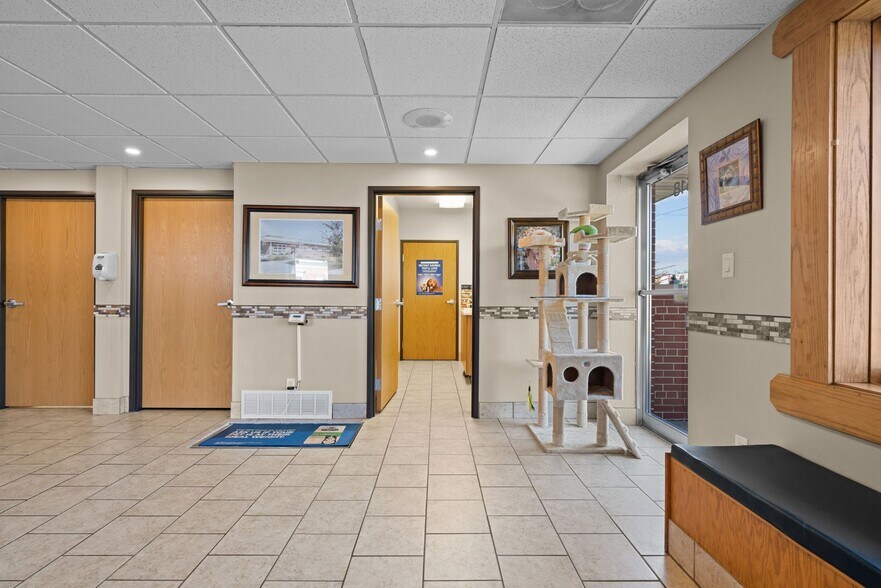 More Photos Of 1518 W Mason St, Green Bay Freestanding For Sale