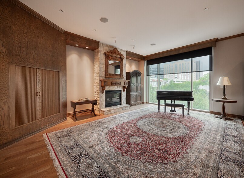 More Photos Of 805 N Congress Ave, Austin Storefront Retail Residential For Sale