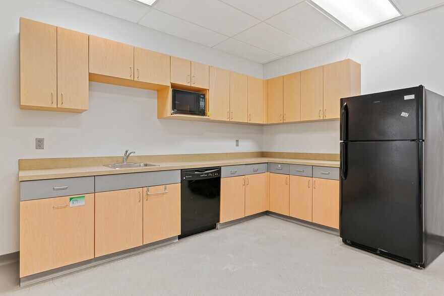 More Photos Of 10235 124th St, Edmonton Medical For Lease