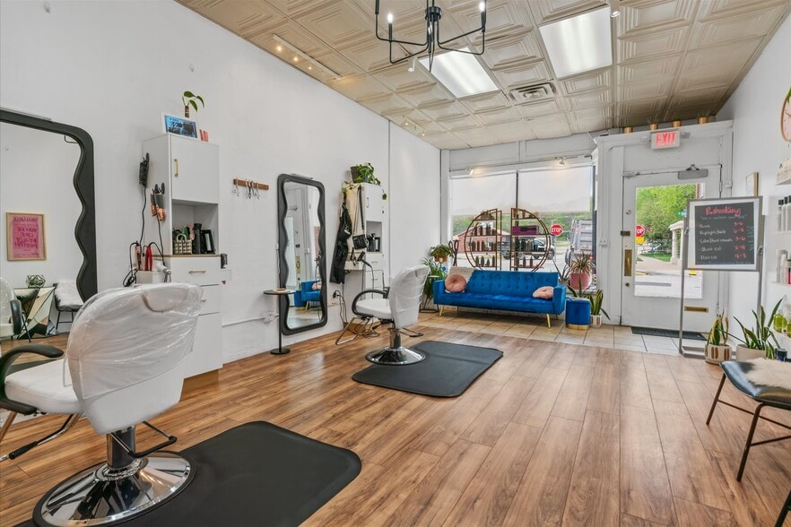 More Photos Of 453-463 S Thompson Ave, Excelsior Springs Storefront Retail Office For Sale
