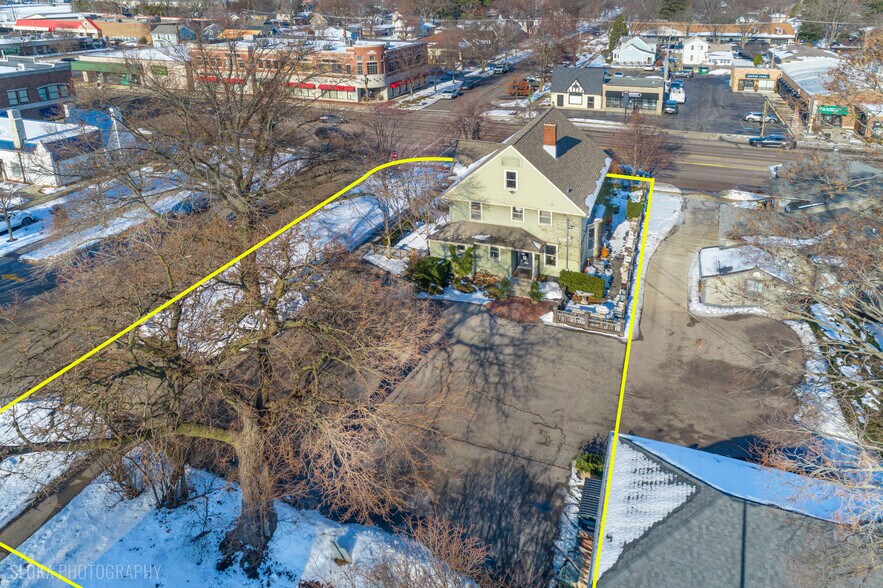 More Photos Of 428 W State St, Geneva Freestanding For Lease