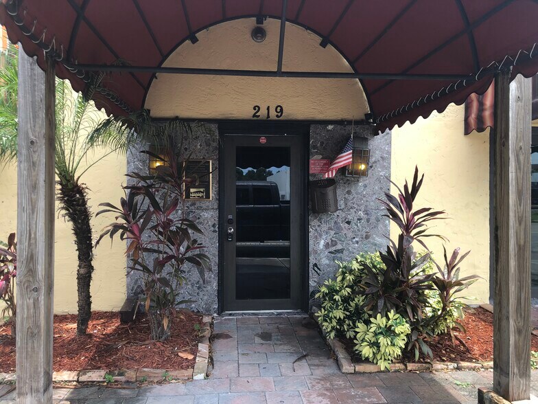 More Photos Of 219 N 21st Ave, Hollywood Storefront Retail Office For Lease