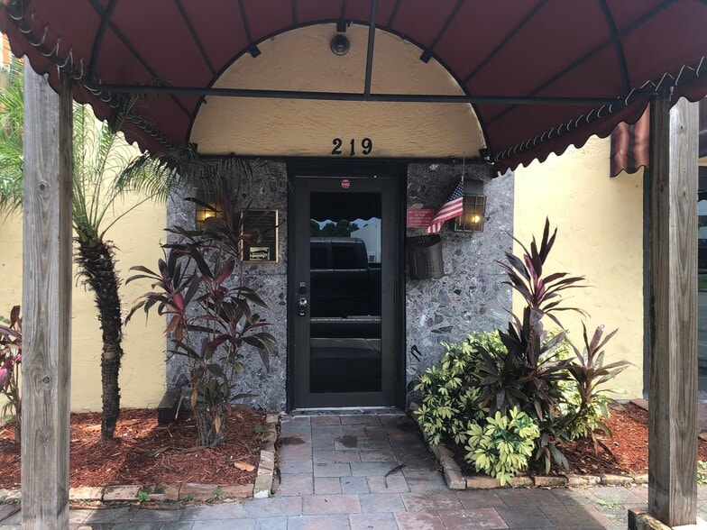 More Photos Of 219 N 21st Ave, Hollywood Storefront Retail Office For Sale