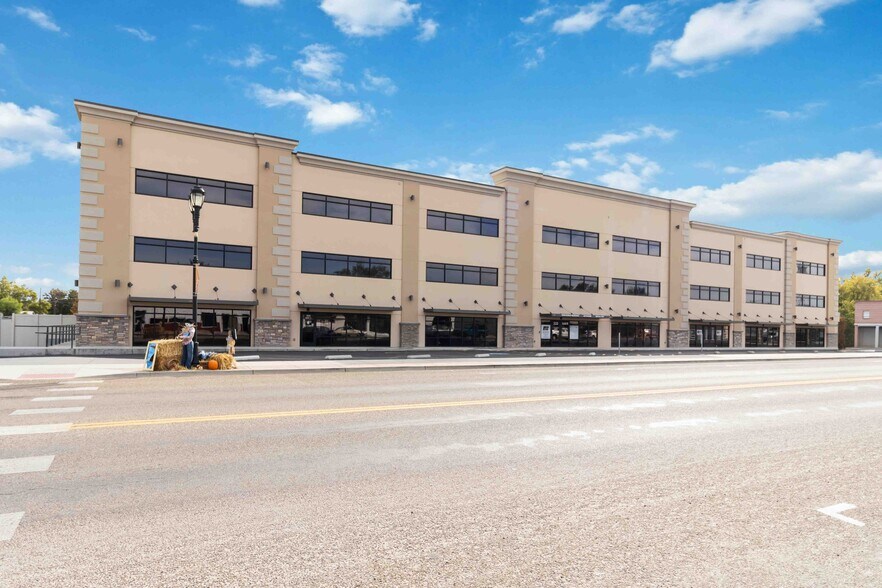 Primary Photo Of 222 N Plymouth Ave, New Plymouth Showroom For Sale