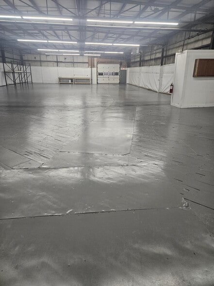 More Photos Of 33 Elm St, Merrimack Warehouse For Lease
