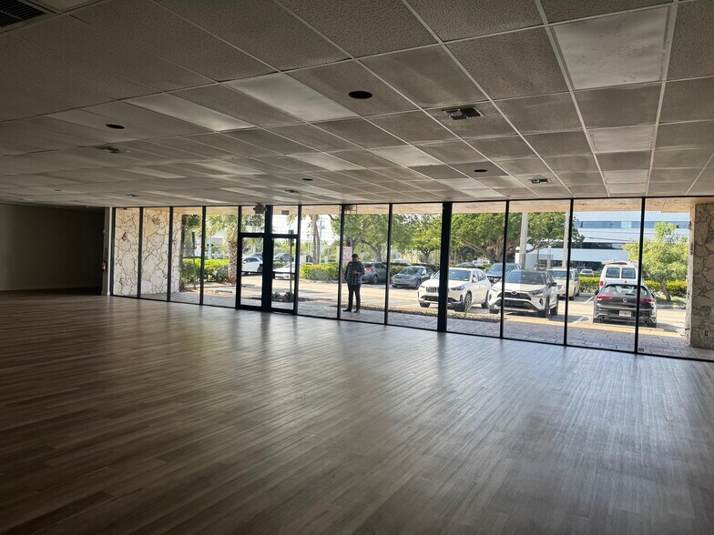 More Photos Of 3200-3226 W Hillsboro Blvd, Deerfield Beach Storefront For Lease