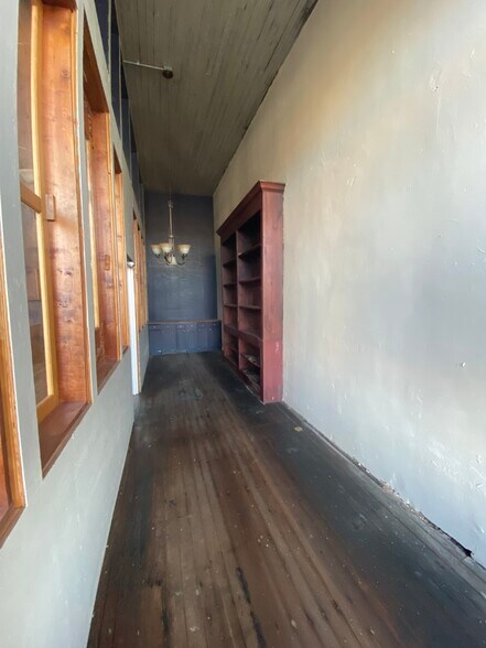 More Photos Of 116 Courthouse Sq, Edgefield Storefront For Lease