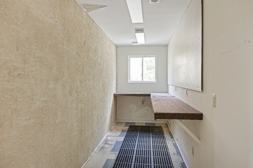 More Photos Of 7026 Ridge Ave, Philadelphia Storefront For Sale