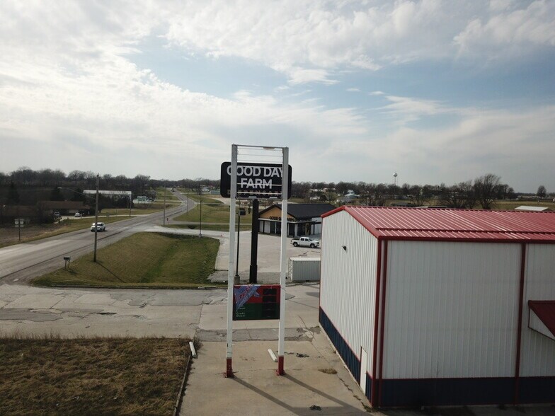 More Photos Of 20023 E State Hwy N, Eagleville General Retail For Sale