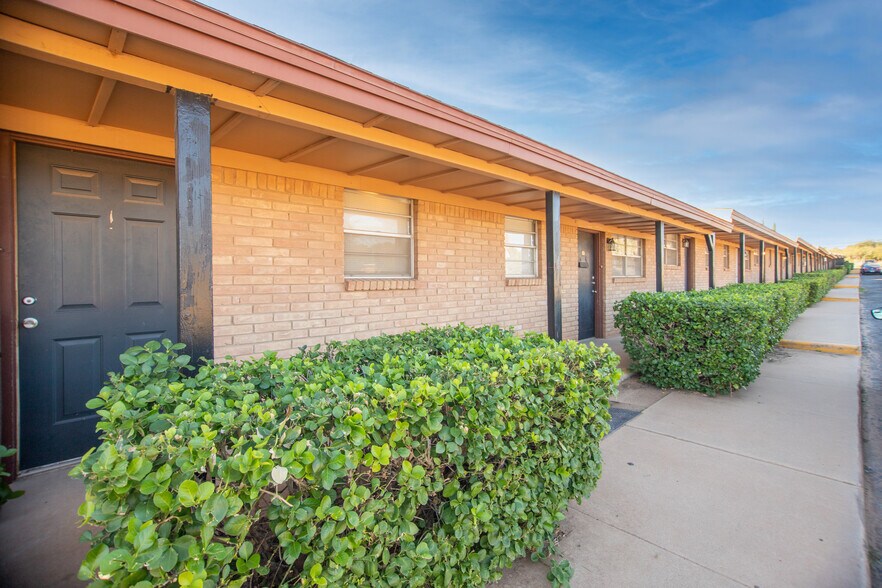 Primary Photo Of 801 W Marcy Dr, Big Spring Apartments For Sale