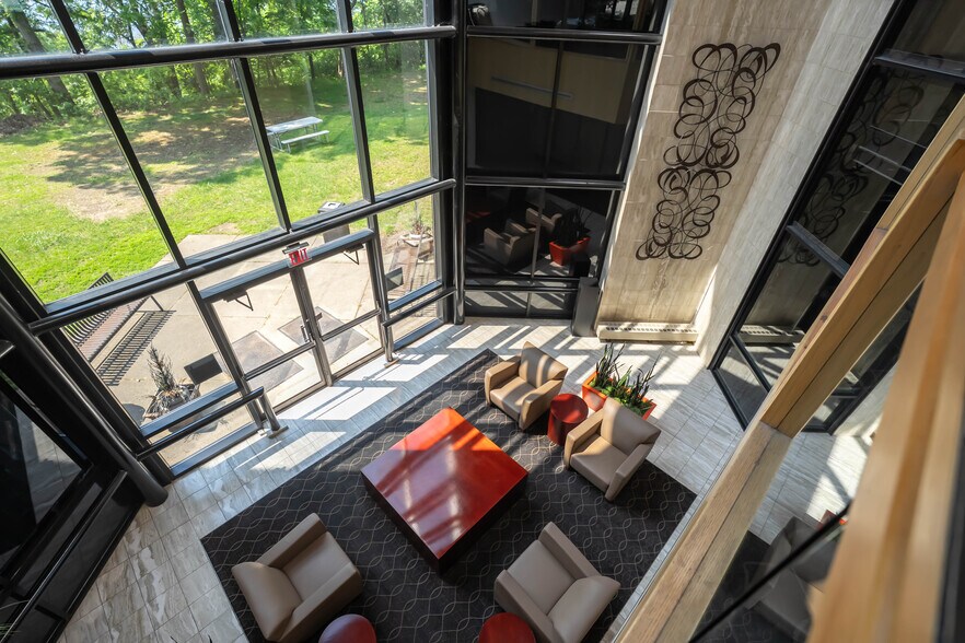 More Photos Of 1750 S Telegraph Rd, Bloomfield Hills Medical For Lease