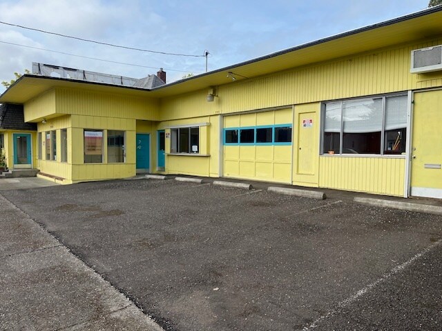 Primary Photo Of 7981 SE 17th Ave, Portland Freestanding For Sale