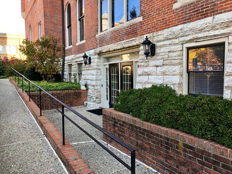 More Photos Of 445 5th St, Columbus Office Residential For Lease